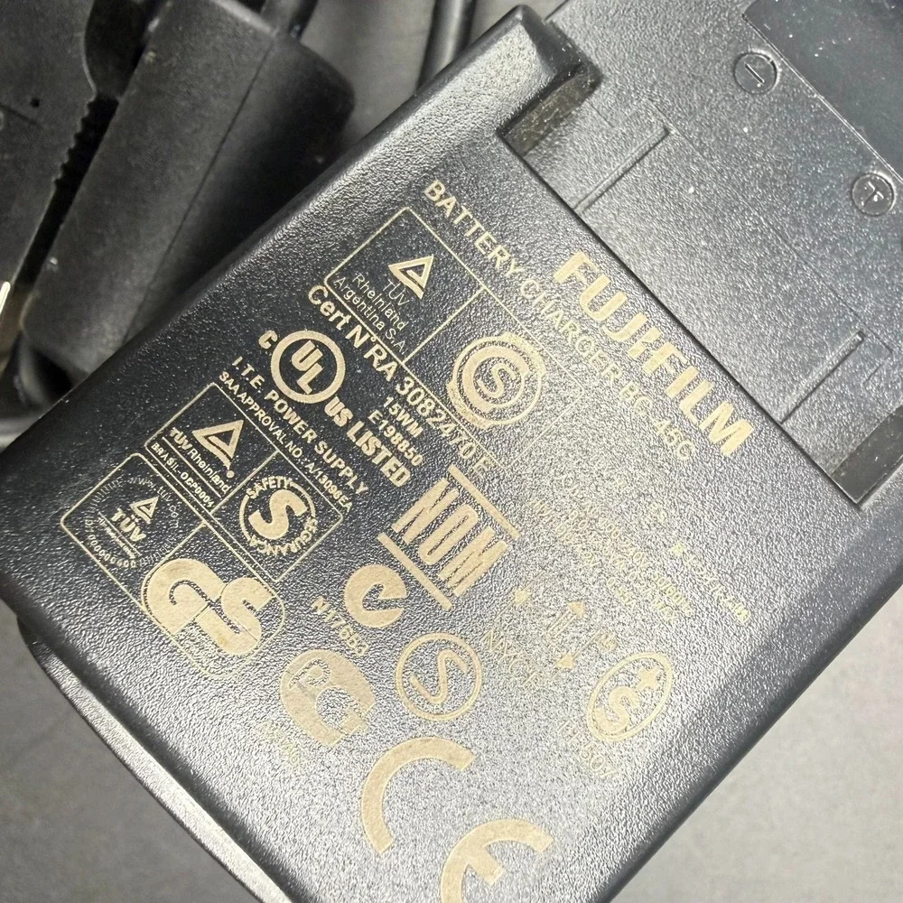 Fujifilm Digital Camera Battery Charger BC-45C for Fuji NP-45 Batteries Genuine‎